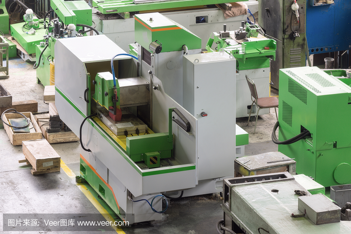 现代化车间的新型金属加工机械