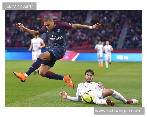 梅斯主场迎战巴黎圣日耳曼力争打破连败局面全力争胜 梅斯主场迎战巴黎圣日耳曼力争打破连败局面全力争胜